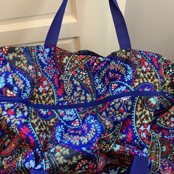VERA BRADLEY LIGHTEN UP LARGE TRAVEL DUFFEL PETITE PAISLEY NEW - Picture 2 of 3